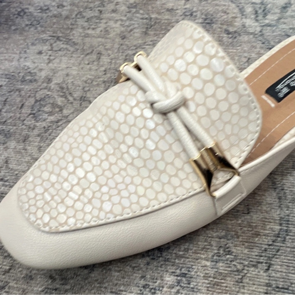 Cream Slip-On Loafers size 8 - Picture 8 of 8